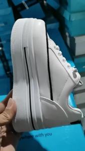 Platform White Shoes Women 2024 Spring New Height Increasing Insole Versatile Leather Shoes Muffin Small Sneakers Womens Shoes