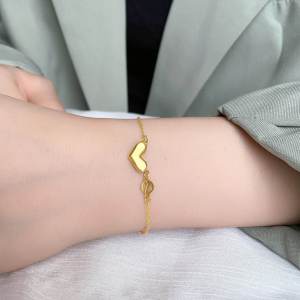 Lắc tay titan nữ mặt trái tim sáng màu sang trọng không đen không gỉ