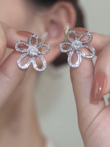 Exquisite S925 Silver Needle Flower Earrings: A High-End Fashion Statement