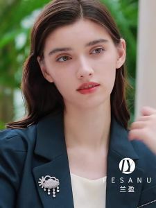 FESANU | New High-End Crystal Pin