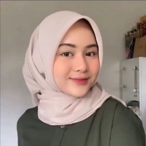 Hijab Paris Super Premium/ Jilbab Paris Premium Kerudung Segiempat Polos Terlaris Wanita Kekinian