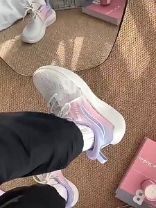 รองเท้ากีฬาสุภาพสตรีระบายอากาศการดูดซับแรงกระแทก Soft แต่เพียงผู้เดียวน้ำหนักเบาวิ่งรองเท้าสตรี