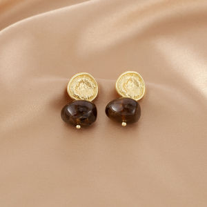 ต่างหูโลหะรูปทรงเรขาคณิตที่มีเอกลักษณ์เฉพาะเมอร์เดสต่างหูแบบหนีบจานกันยุงแนววินเทจแฟชั่นแมทช์ลุคง่ายแบบเซเลบริตี้ไม่มีรูหูสำหรับผู้หญิง