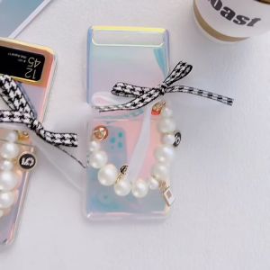 Ốp lưng chống sốc có dây đeo ngọc trai cho Samsung Galaxy Z Flip 4 hiệu HOTCASE Pearl Strap Case (chất liệu cao cấp sang trọng thiết kế thời trang nữ tính) - Phân phối bởi Hotphukien