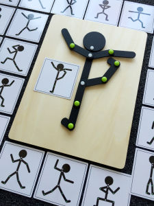 Smart Sports Little People Game ฝึกทักษะการมองเห็นกับการเคลื่อนไหวสำหรับเด็ก 3-6 ปี ของเล่นสำหรับเด็กเล็ก กระดานวาดภาพ โต๊ะเล่นเด็ก