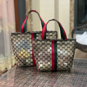 กระเป๋าเครื่องสำอางแบบถือแบบใหม่สไตล์เกาหลี ผ้าตาข่ายฟองน้ำ กระเป๋าใส่ของใช้ในห้องน้ำสำหรับทำงาน กระเป๋าใส่ของข้างเดียวแบบนุ่มสำหรับเยาวชน