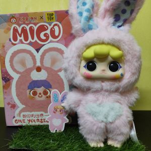 (Confirmed Box) MIGO 400% HAPPY GHOST GIVE YOURSELF A HUG BLIND BOX