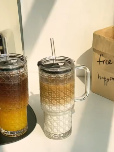 ถ้วยแก้วความจุขนาดใหญ่พร้อมที่จับและหลอดถ้วยน้ํากาแฟสํานักงานมูลค่าสูงพร้อมฝาปิดสําหรับผู้หญิง