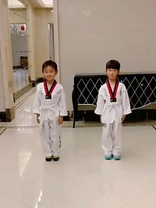 ชุดเทควันโดเด็ก สำหรับใส่ฝึกซ้อม เสื้อ+กางเกง ชุดออกกำลังกาย แขนยาว พร้อมเข็มขัด ชุดกีฬาต่อสู้