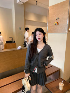 เสื้อคาร์ดิแกนถักผ้าขนสัตว์สีบล็อกสไตล์อังกฤษ กระโปรงสั้น แขนยาว คอวี ทรงปกติ แฟชั่นฤดูใบไม้ร่วง 2024