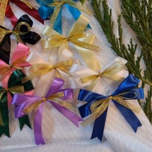 โบว์ของขวัญ ขนาด4*4นิ้ว โบว์ของขวัญสวยๆ โบว์สำเร็จรูป  โบว์ติดของชำรวย โบว์ติดของขวัญ ริบบิ้นผ้าซาติน  โบว์สวยๆ โบว์เก๋ๆ