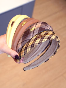 Korean Style Retro Plaid Hairband Womens New 2025 Luxury Sensation High Top Not Tight Headband Stylish Versatile Hair Accessory
