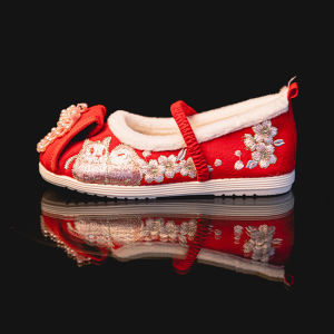 Autumn Winter Girls Embroidered Hanfu Shoes Cotton Cloth Inner Fleece Performance Shoes Turn Zhu Ge Ancient Princess Style
