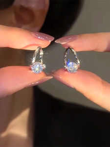 Trendy Metal Style Womens Earrings Unique Design Fresh out Love Heart Drop Earrings Fashionable Jewelry Accessories