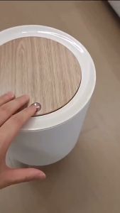 ถังขยะมินิมอลพร้อมปุ่มกด MUJI ดีไซน์ขาไม้ สำหรับห้องครัว/รับแขก ใช้งานง่าย พร้อมส่ง