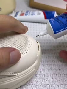 กาวทารองเท้า 3m กาวซ่อมรองเท้า กาวติดพื้นรองเท้า กาวรองเท้า กาวติดรองผ้าใบ กาวติดพลาสติก แบบกันน้ำ โปร่งใส กันน้ำ ปลอดสารพิษ  60ML ยึดเกาะแน่น ตึง ไม่ลอก ยึดแน่นไม่ลอก