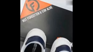 Flazhback F 1201 Sepatu Putih Pria Garis Biru Sneakers Casual Lokal Premium Sintetis