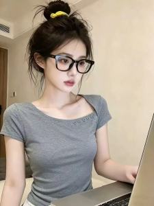 GUZILIAN | Slim Fit V-neck Retro Grey T-Shirt for Women