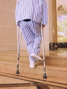 【Local Delivery Quickly】Stainless Steel Spring Shock Adult Crutch Adjustable Pair/Single Crutch Walking Aids Elderly Adult Crutches