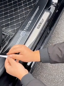 4pcs เกรดดี กันรอยชายบันไดรถ กันรอยชายบันได กันรอยรถ แผ่นกันรอยรถยนต์ สติกเกอร์กันรอยชายบันได