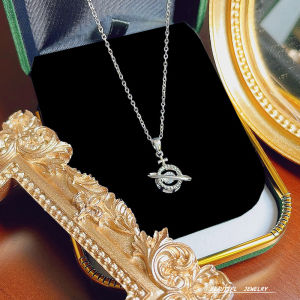 สร้อยคอพร้อมจี้ Han Han Lockbone ที่สวยงาม: โซ่ไม้กางเขนเหล็กไทเทเนียมพร้อมฝังอัญมณีผสม มีสไตล์และหรูหราสําหรับผู้หญิง