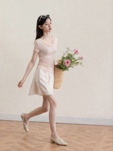 Cantonstory | Apricot High Waist Lace A-Line Slim Fitting Skirt