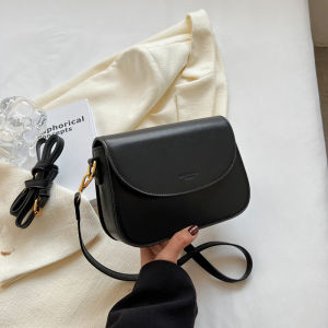 Retro Wind Design Womens Shoulder Bag New 2022 Autumn Winter Stylish Small Crowd Design Casual Commuter Crossbody Bag