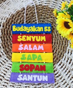 Hiasan dinding gantungan budayakan 5S