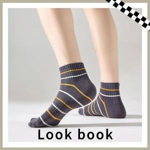 Psion กำลังฮิต ถุงเท้าแฟชั่นเกาหลี ใส่ได้ทั้งชายและหญิง ผ้านิ่มสวมใส่สบาย มีหลายสีให้เลือก โทนสีสุภาพสุดปัง ชอบสีไหนต้องรีบจิ้ม งานสวยคุณภาพดี ราคาสุดคุ้ม กดสั่งเล๊ยยย