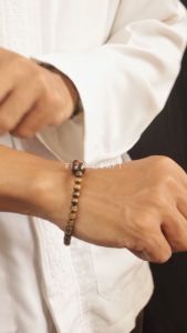 Gelang Tasbih 33 Butir Kayu Tali Arus Laut Akar Bahar Serat Emas ASLI