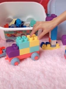 Thùng đồ chơi ghép hình nhựa dẻo siêu to có bánh xe kéo. Đồ chơi xếp hình cho bé phát triển tư duy