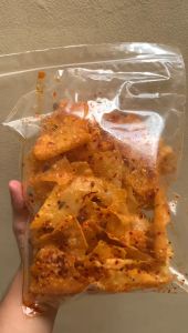 [FREE PACKING KARDUS DAN BUBLE WRAP] Keripik Pangsit Ubi Pedas Chili Oil Daun Jeruk Kriuk Renyah