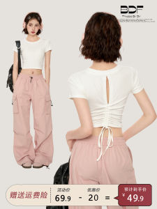 เสื้อยืดแขนสั้นสีขาวสําหรับผู้หญิงแบรนด์ Baidaifei สไตล์อเมริกันกระชับเสื้อผ้าทํางานฤดูร้อนที่มีการออกแบบด้านหลังกลวง