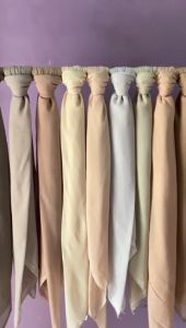 Hijab Paris Jadul Varisha Premium Warna Biskuit Shameelaid\\n\\n Apa Itu Hijab Paris Jadul Varisha Premium?\\n\\nHijab Paris Jadul Varisha Premium adalah salah satu produk hijab premium yang dirancang dengan desain klasik dan warna biskuit yang menawan. Hijab ini dibuat oleh brand Shameelaid, yang dikenal dengan produk-produk hijab berkualitas tinggi.\\n\\n Desain Klasik Hijab Paris Jadul\\n\\nDesain klasik dari Hijab Paris Jadul Varisha Premium menawarkan gaya elegan dan berkelas yang cocok untuk berbagai acara, baik formal maupun informal. Dengan warna biskuit yang menawan, hijab ini dapat mempermanis penampilan Anda dan memberikan nuansa hangat pada setiap look.\\n\\n Keunggulan Hijab Paris Jadul Varisha Premium\\n\\nHijab Paris Jadul Varisha Premium memiliki beberapa keunggulan yang menjadikannya pilihan yang tepat untuk Anda:\\n\\n- Terbuat dari bahan berkualitas tinggi yang nyaman dipakai sepanjang hari\\n- Desain klasik yang elegan dan berkelas\\n- Warna biskuit yang menawan dan cocok untuk berbagai acara\\n- Tersedia dalam berbagai ukuran yang sesuai dengan kebutuhan Anda\\n\\n Bagaimana Menggunakan Hijab Paris Jadul Varisha Premium?\\n\\nBerikut adalah beberapa tips untuk menggunakan Hijab Paris Jadul Varisha Premium dengan benar:\\n\\n Tips Memilih Hijab Paris Jadul Varisha Premium yang Tepat\\n\\n- Pertimbangkan warna kulit Anda saat memilih hijab. Warna biskuit dapat memberikan nuansa hangat yang cocok untuk berbagai jenis kulit.\\n- Pilih ukuran hijab yang sesuai dengan bentuk wajah dan leher Anda. Ukuran yang tepat akan membuat penampilan Anda terlihat lebih rapi dan menarik.\\n\\n Cara Menyimpan dan Merawat Hijab Paris Jadul Varisha Premium\\n\\nUntuk menjaga kualitas dan keawetan Hijab Paris Jadul Varisha Premium, berikut adalah beberapa tips perawatan:\\n\\n- Simpan hijab dalam tempat yang kering dan terlindungi dari sinar matahari langsung.\\n- Jangan mencuci hijab terlalu sering. Gunakan metode pencucian yang sesuai dengan jenis bahan hijab.\\n- Setelah mencuci, jemur hijab di tempat teduh dan hindari menjemur di bawah sinar matahari langsung.\\n\\n Hijab Paris Jadul Varisha Premium untuk Acara Formal\\n\\nHijab Paris Jadul Varisha Premium tidak hanya cocok untuk acara informal, tetapi juga dapat digunakan untuk acara formal dengan cara yang tepat.\\n\\n Model Hijab Paris Jadul Varisha Premium yang Cocok untuk Acara Formal\\n\\nUntuk acara formal, Anda dapat memilih model Hijab Paris Jadul Varisha Premium dengan desain yang lebih sederhana dan elegan. Warna biskuit yang menawan akan memberikan nuansa hangat pada penampilan Anda.\\n\\n Cara Memadukan Hijab Paris Jadul Varisha Premium dengan Pakaian Formal\\n\\nBerikut adalah beberapa tips untuk memadukan Hijab Paris Jadul Varisha Premium dengan pakaian formal:\\n\\n- Pilih pakaian formal dengan warna yang senada dengan hijab Anda. Warna biskuit yang menawan dapat dipadukan dengan warna-warna netral seperti hitam, putih, atau abu-abu.\\n- Gunakan aksesori yang sederhana dan elegan untuk menambah kesan formal pada penampilan Anda.\\n- Pastikan penampilan Anda rapi dan menarik dengan memperhatikan detail seperti rambut, make-up, dan sepatu.\\n\\nDengan memahami cara menggunakan Hijab Paris Jadul Varisha Premium dengan benar, Anda dapat menampilkan penampilan yang elegan dan berkelas di berbagai acara. Selamat mencoba!\n}