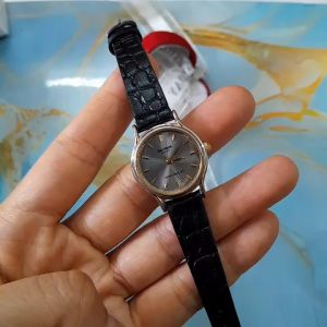 Đồng hồ nữ baroqua mặt trãi tia dây da second hand si nhật- đã qua sử dụng