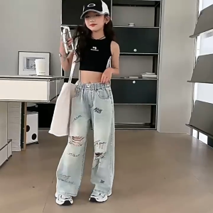 กางเกงยีนส์เด็กผู้หญิง กางเกงยีนส์ขาด เวอร์ชั่นเกาหลี กระเป๋าหลาย การออกแบบปัก ใหม่สําหรับปี 2025 【จัดส่งจากประเทศไทย】