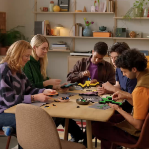 LEGO Art 31216 Keith Haring – Dancing Figures Living Room Decor (1773 Pieces)