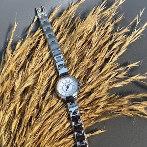 Jam Tangan Wanita Original – Quartz Anti Air Tali Rantai Elegan Mewah