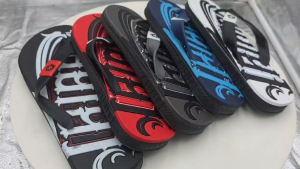 new mens flip-flops are made of rubber material suitable for both outdoor and indoor use