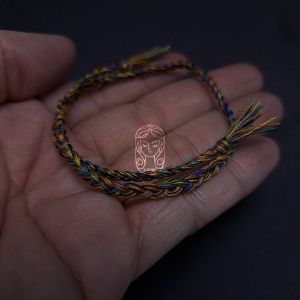 Gelang Tali Tridatu Moksha: Aksesoris Budaya & Pesta