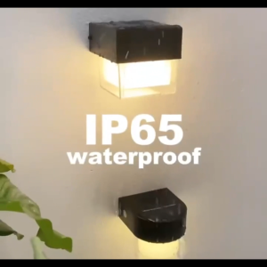 โคมไฟติดผนังพลังงานแสงอาทิตย์บรรยากาศกลางแจ้งลานสวนไฟรั้วบ้านชนบทใหม่สแควร์ไฟกลางคืนขนาดเล็ก