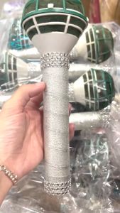 Tay Cầm Cắm Hoa Cầm Tay Cô Dâu ( đã trang trí như hình) dài 25cm (Màu giao ngẫu nhiên)