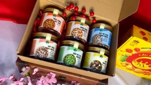 Hộp quà tết năm mới dành tặng thầy cô bạn bè đồng nghiệp nhân viên.