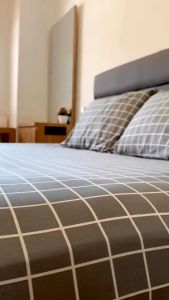 Sprei Flat 180x200 Sudut Karet Nomor 1 - Finetrus