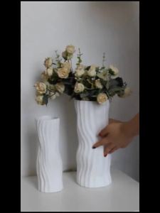 French Cream-style Minimalist Ceramic Vase