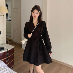 ชุดเดรสคอตตอนคอร์ดูรอยเอวสูงสไตล์ฝรั่งเศสสำหรับผู้หญิงในฤดูใบไม้ร่วงและฤดูหนาว ชุดเดรสสีดำที่หรูหราและเป็นมืออาชีพ