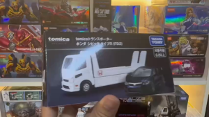 Mô Hình Xe Tải Vận Chuyển Và Xe Đua Tomica Premium Transporter Honda Civic Type R FD2