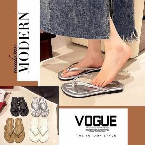 Sheii  ห้ามพลาด รองเท้าเเตะหูหนีบเเฟชั่นผู้หญิง มี 4 สีให้เลือกคุ้มๆ ดีเทลเรียบง่าย เบาใส่สบาย กันลื่นเเน่น เเมทช์ชุดได้หลากหลาย ลุคไหนก็คือดีย์คือปัง งานดีราคาถูกรีบไปตํากันเลย