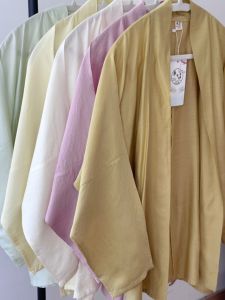 การออกแบบดั้งเดิม Hanfu ผสมโพลีเอสเตอร์ชั้นนําระบายอากาศสวมใส่ทุกวันชิ้นเป็นกลางมีให้เลือกหลายสี