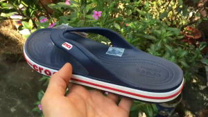 Crocs - Dép kẹp Xỏ ngón baya trơn cho cả nam nữ dép đi biển siêu nhẹ Pb251 hàng có sẵn